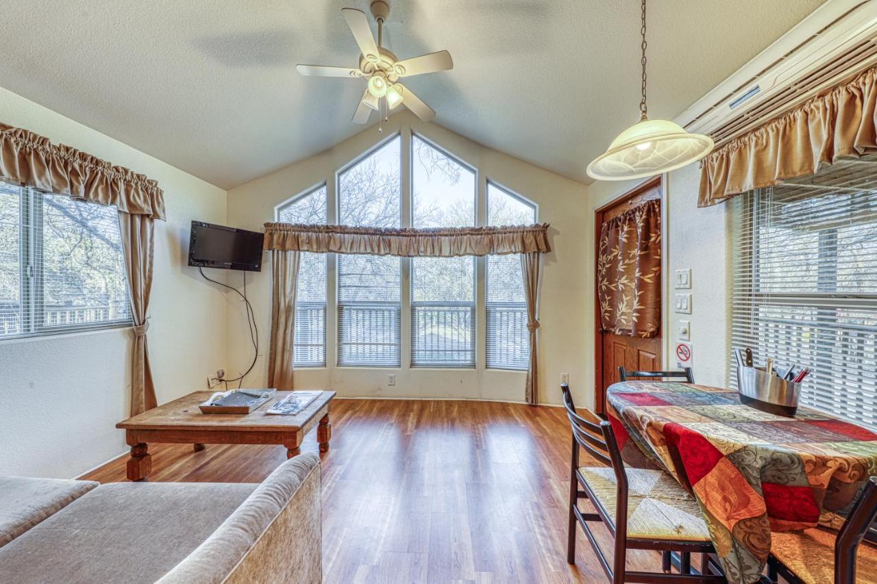 The Pecan @ Mendelbaum Winery Guest Cabins Βίλα Φρέντερικσμπεργκ Εξωτερικό φωτογραφία